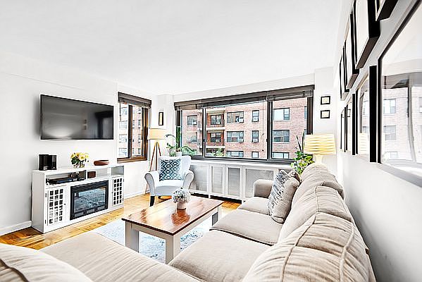 1st image of 425 E 63rd St APT W5g