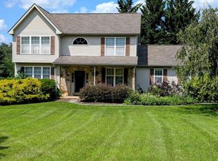 140 Christophers Ln, Coatesville, PA 19320