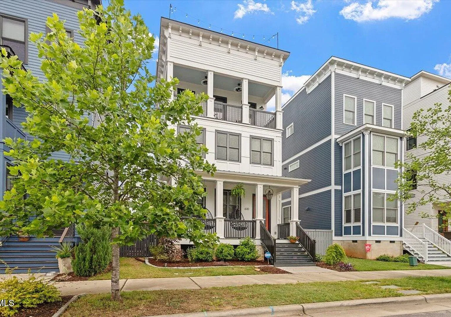 Luxurious 3BD, 2.5BA Downtown Raleigh Home with a Fenced Yard and Partially Covered Rooftop Terra... — Photo 4