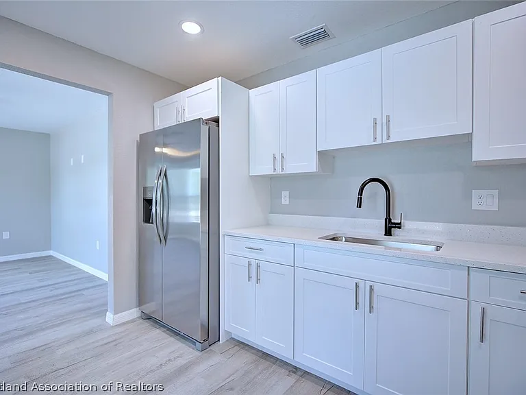 544 Vanguard Ave NW — Photo 5