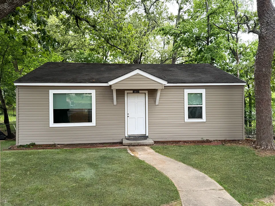 1813 Princeton Dr