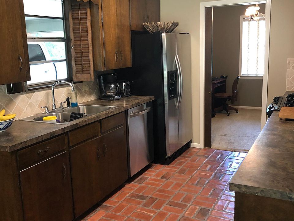 1st image of 3004 Lakeview Pl