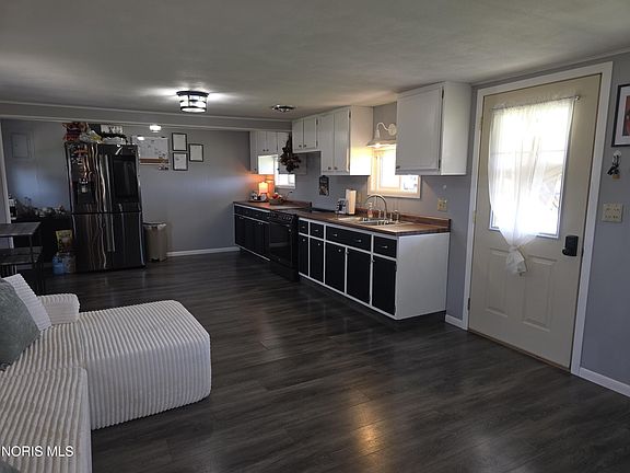 3rd image of 419 E Washington St #1