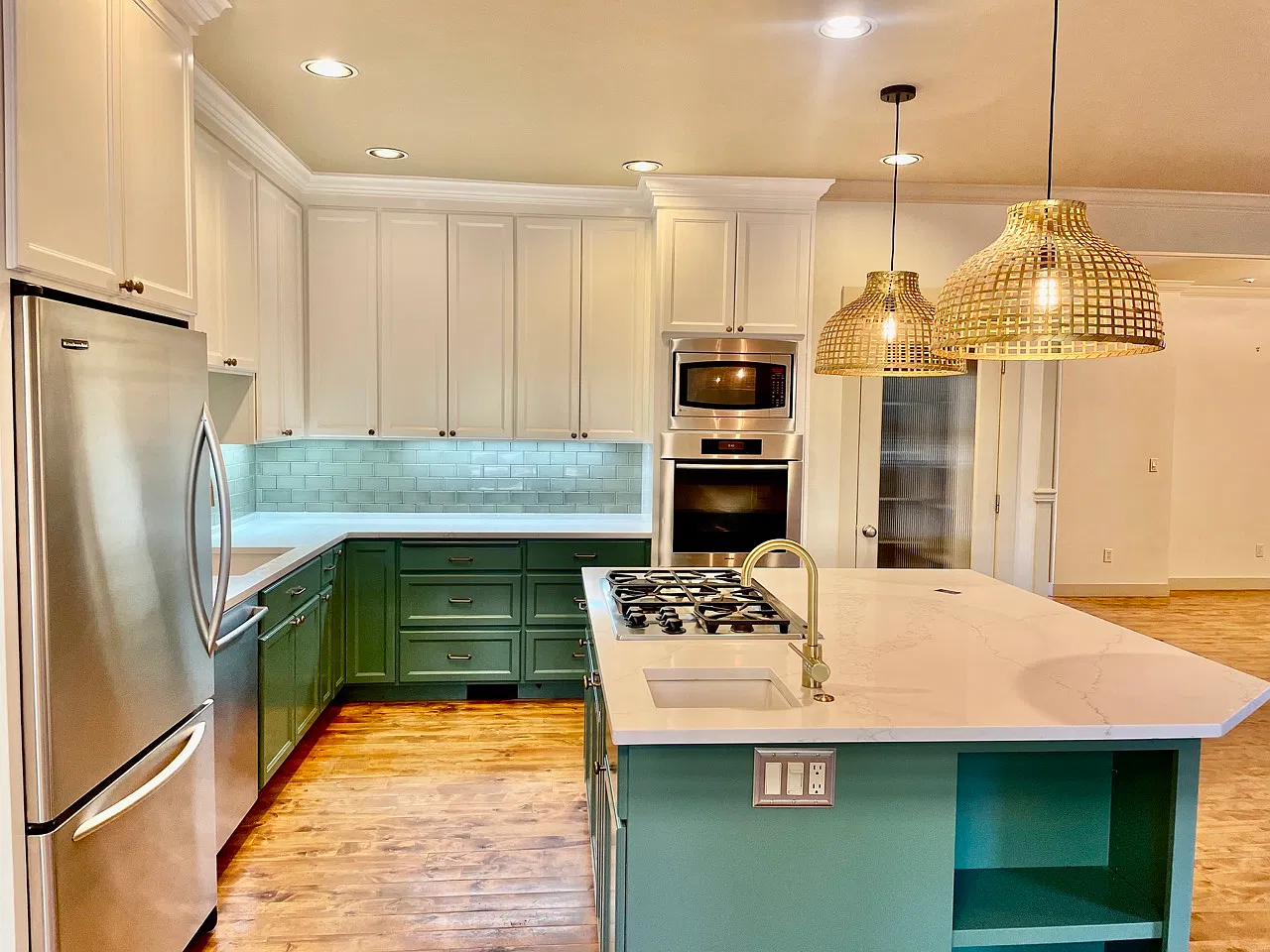 Spacious Westside Bend Home — Photo 2