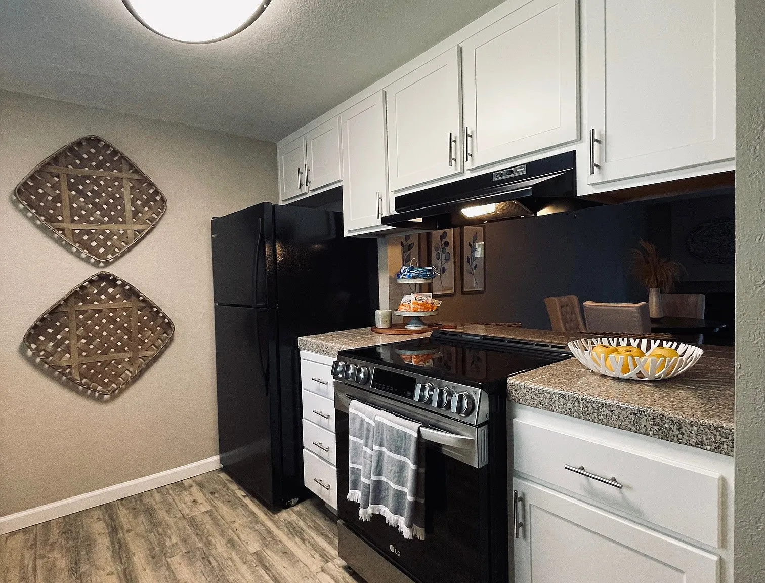 2 bed, 1360 sqft, $2,500 — Photo 3