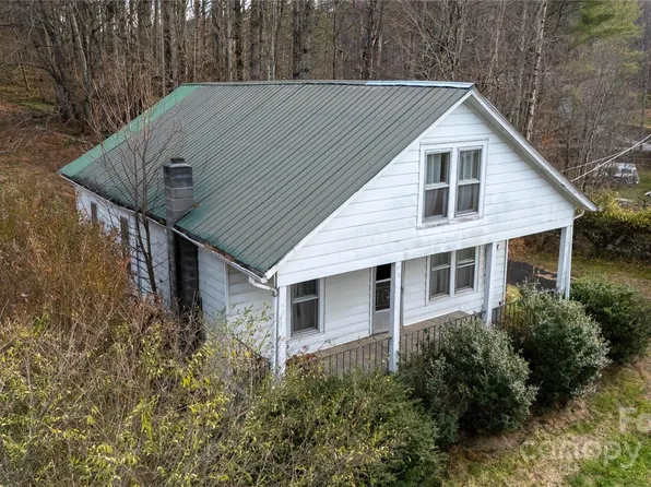 141 Burleson Dr, Bakersville, NC 28705