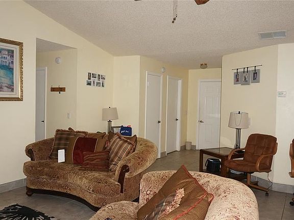 3rd image of 319 Lauderdale Ct