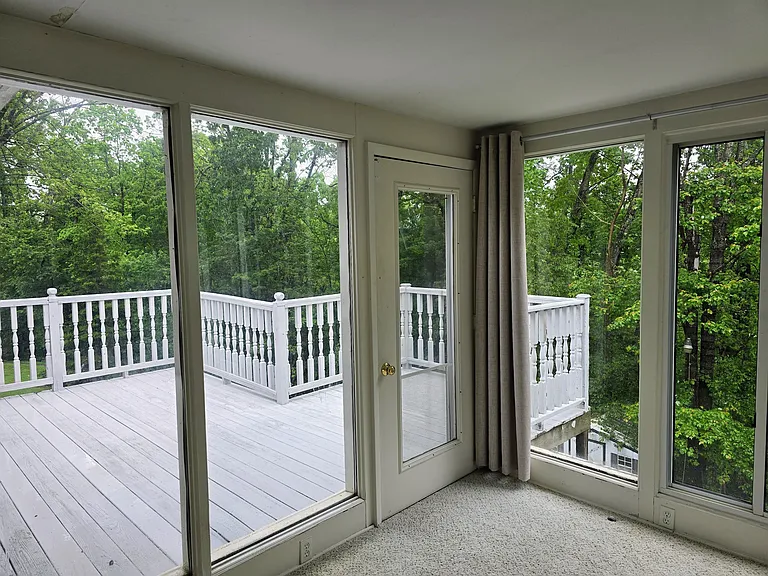 Sunroom & Back Porch/Balcony