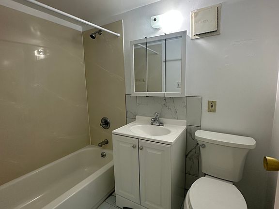 3rd image of 2835 Anza St APT A