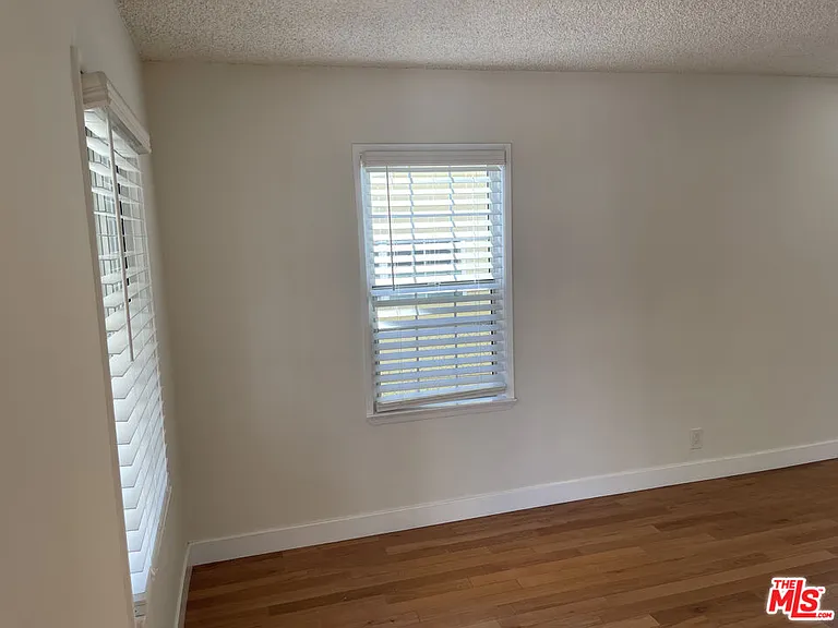 10631 Tinker Ave — Photo 16