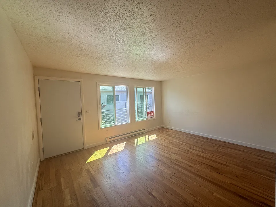 Living room, other view.