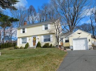 52 Upper Beverly Hls, West Springfield, MA 01089
