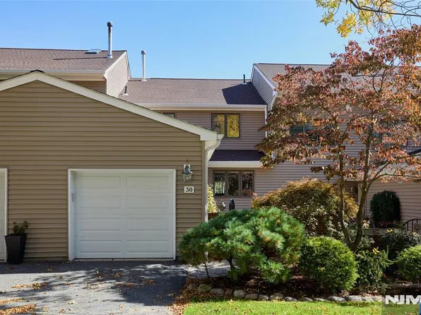 30 Litchult Lane, Mahwah, NJ 07430