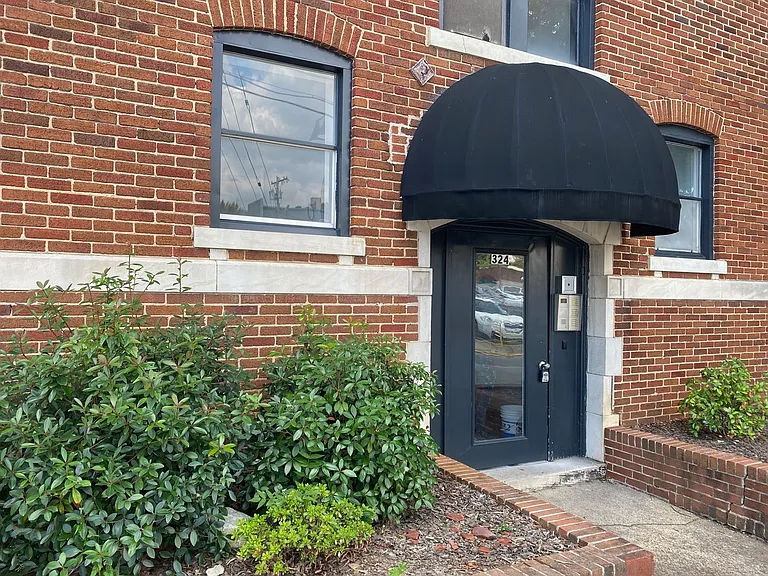8th Street Apartments — Photo 14
