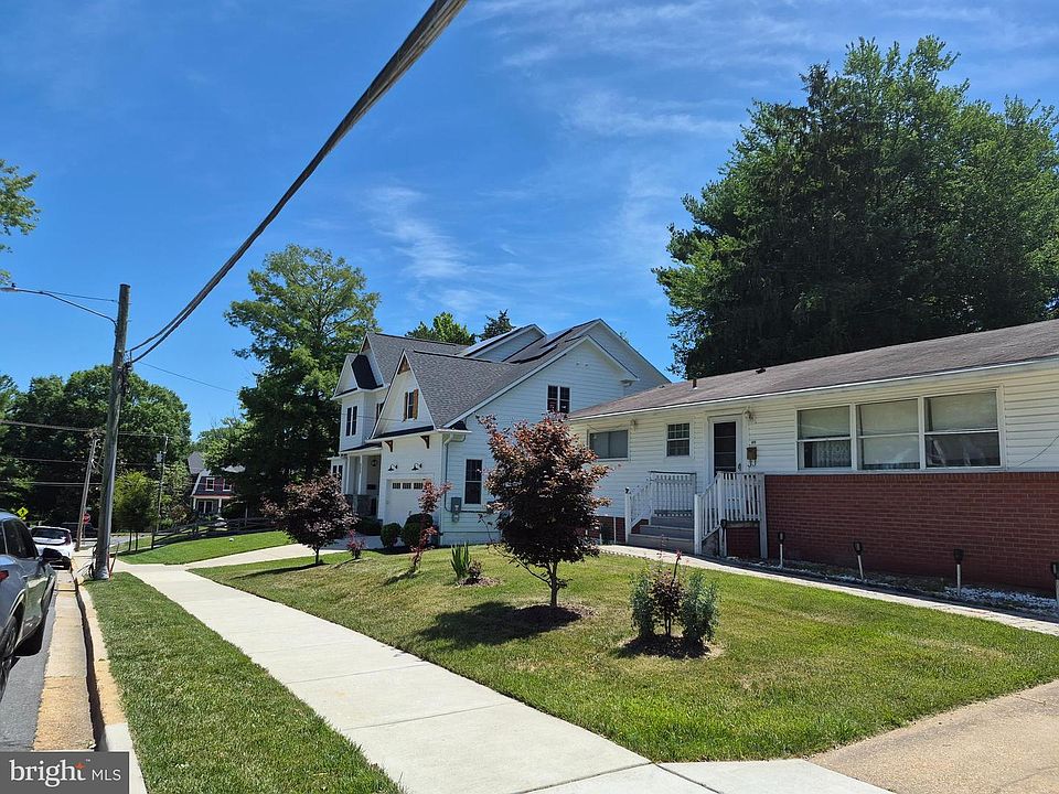 1st image of 313 Locust St SE