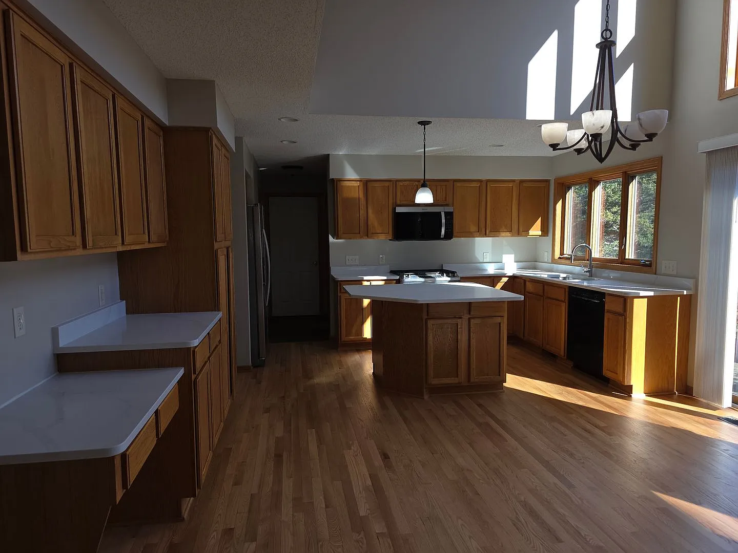 Limited-Time Move-In Special! Save $200 per Month for 12 months! — Photo 3
