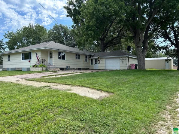 410 Elm St, Moville, IA 51039