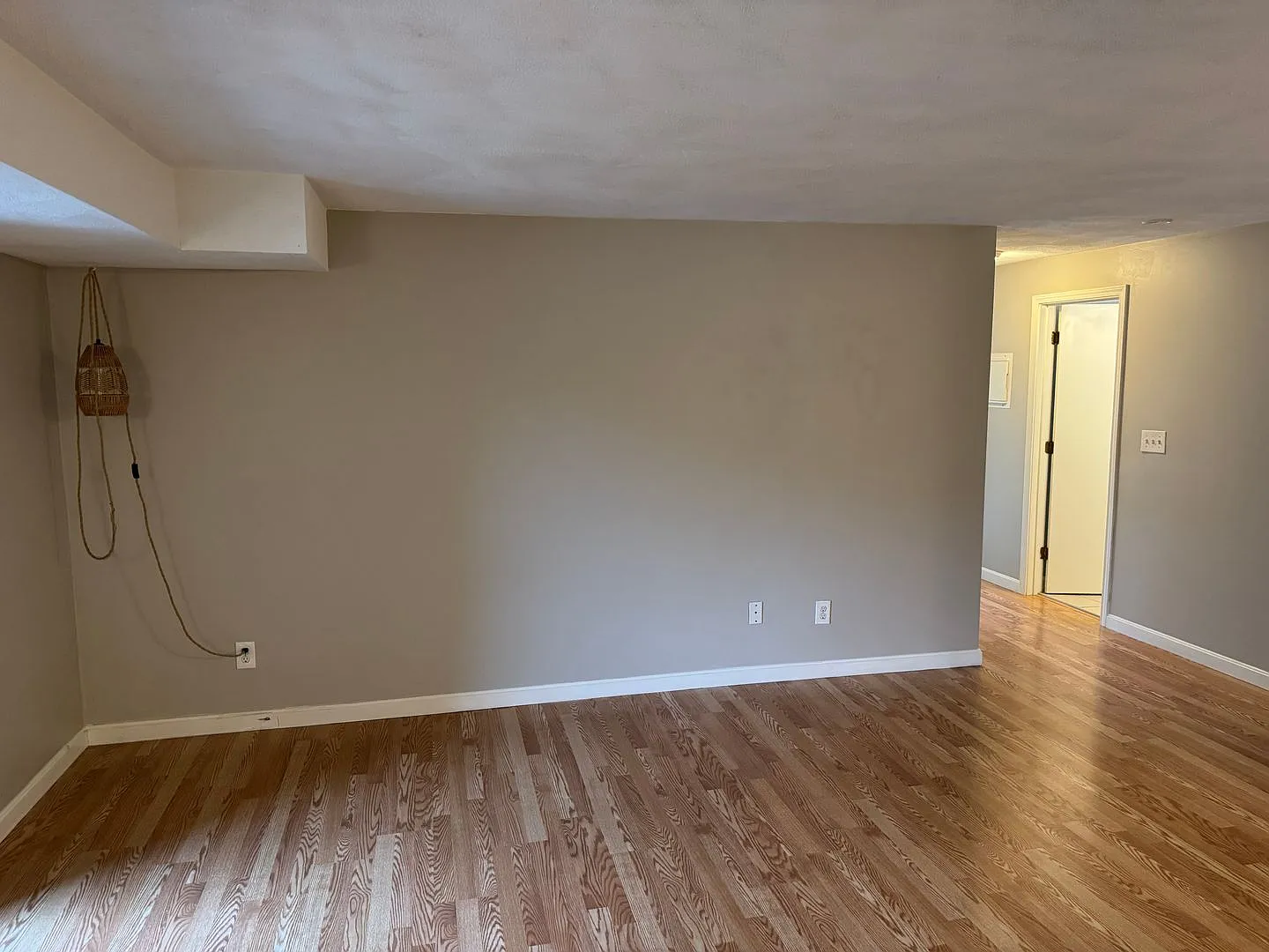 2 Bedroom Condo for Rent - Tyngsboro — Photo 4
