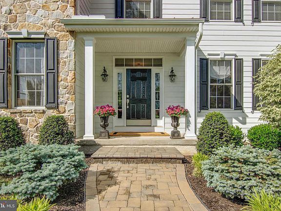 5th image of 110 Galvin Cir