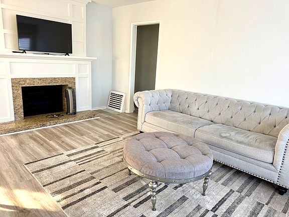 3rd image of 2301 N Poinsettia Ave