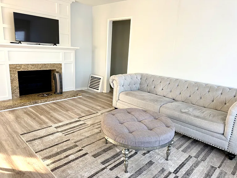 2301 N Poinsettia Ave — Photo 3