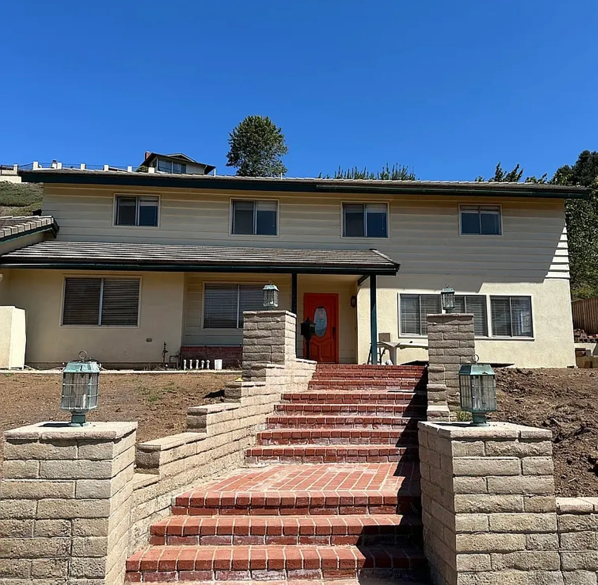 4 bed, 2.5 bath, 2306 sqft, $4,200 — Photo 1