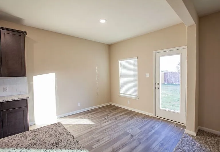 1917 Dahlia Way — Photo 9
