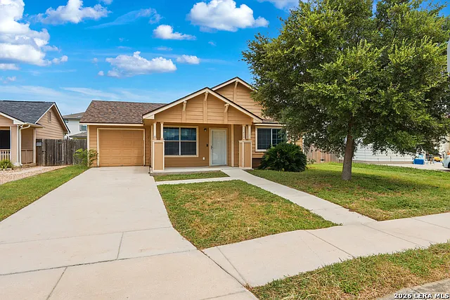 3 bed, 2.0 bath, 1050 sqft, $1,550 — Photo 1