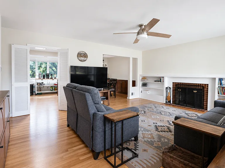 1501 Ladd St — Photo 9