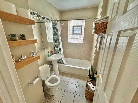 5th image of 4931 W Ainslie St