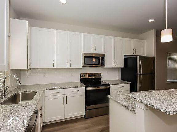 2nd image of 421 W Sharpe St