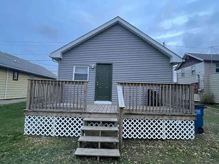 6105 N Detroit Ave — Photo 1