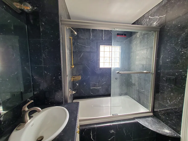 537 Islington St #2 — Photo 13