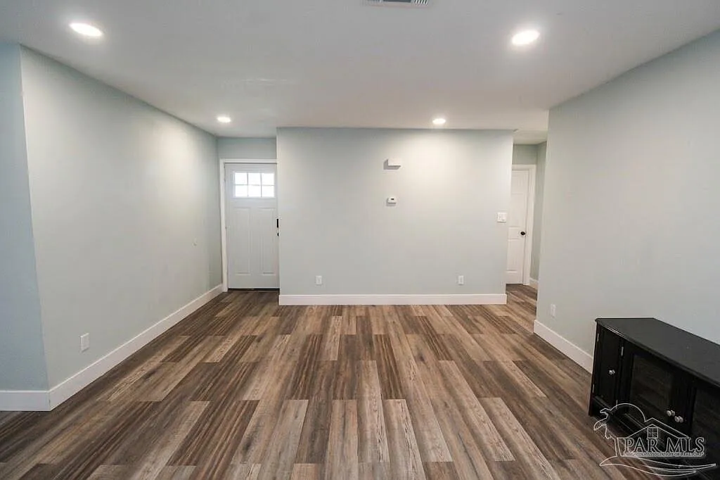3 bed, 1.5 bath, 1320 sqft, $1,500 — Photo 3