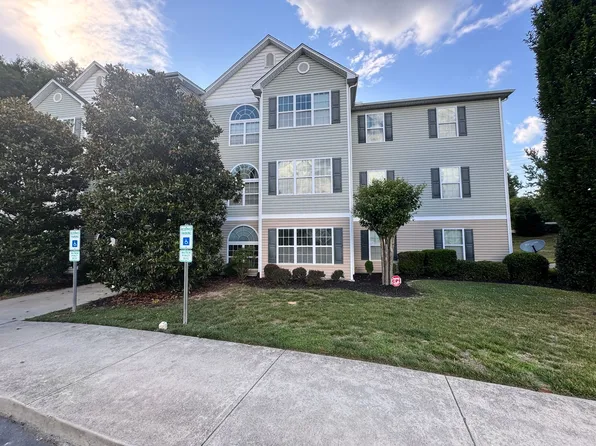 4704 Pennoak Ln APT C, Greensboro, NC 27407