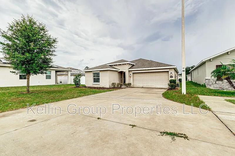 4 bed, 2.0 bath, $1,950 — Photo 2