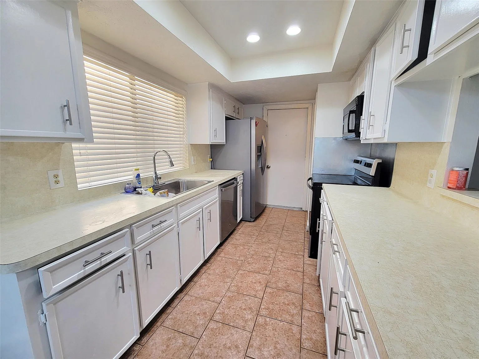 3 bed, 2.0 bath, 1350 sqft, $1,780 — Photo 3