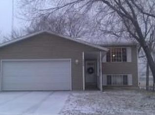 3902 Strathmore Ln SE, Rochester, MN 55904