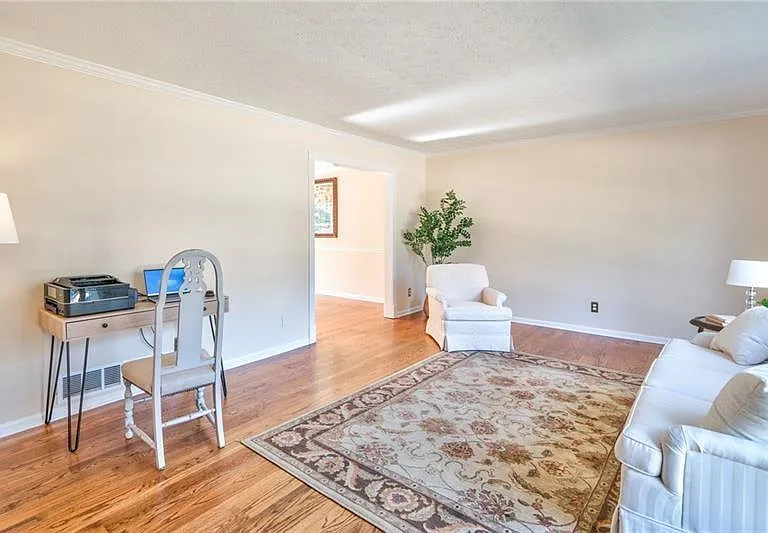 4010 Mansion Dr — Photo 7