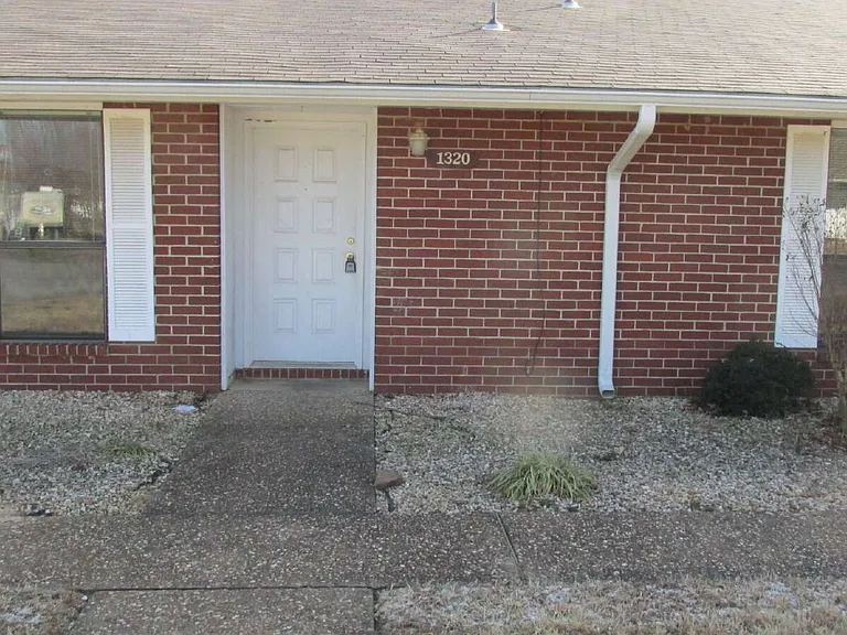 1320 W Linden St — Photo 4
