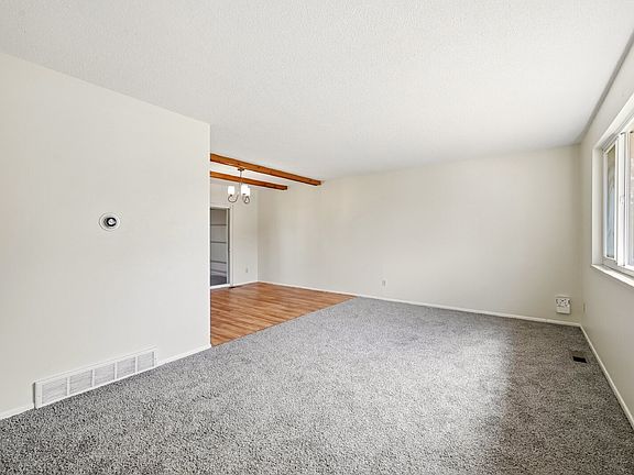 4th image of 1087 Hathaway Dr