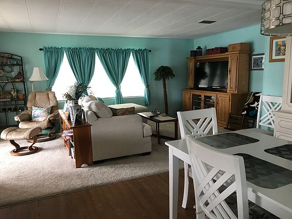 2nd image of 286 Apricot St