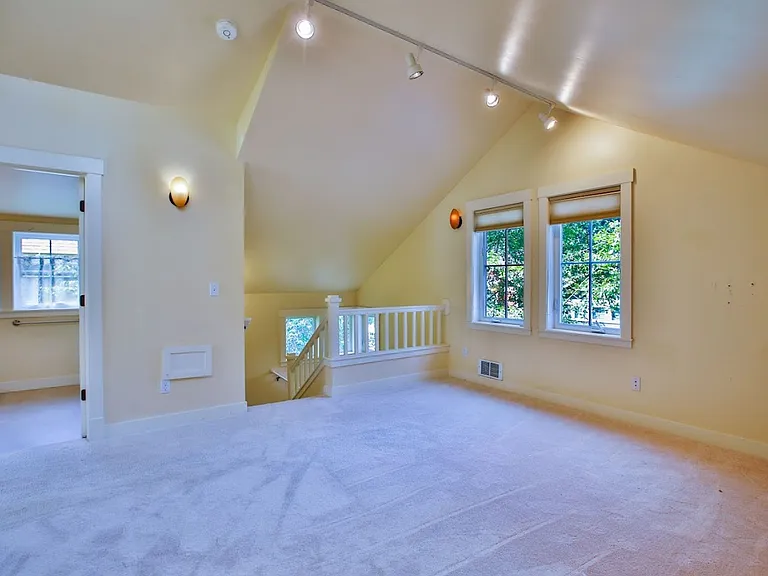 1086 Village Loop — Photo 23