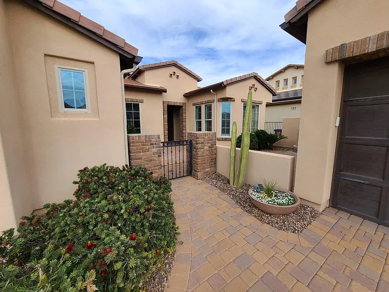 1714 E Alegria Rd — Photo 5