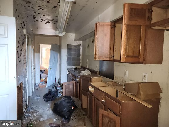 4th image of 1623 Mosher St