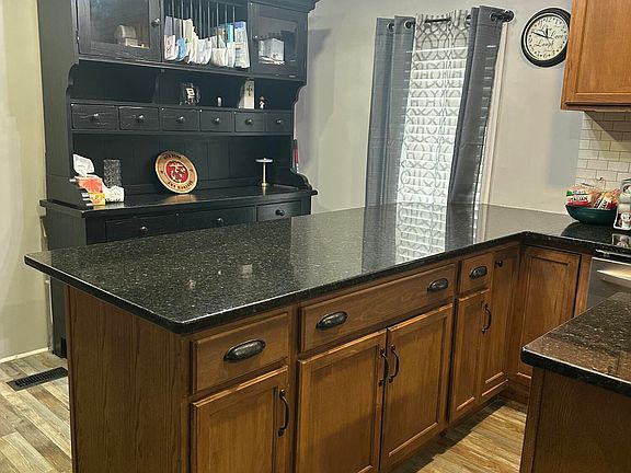 5th image of 665 Sparrow Dr