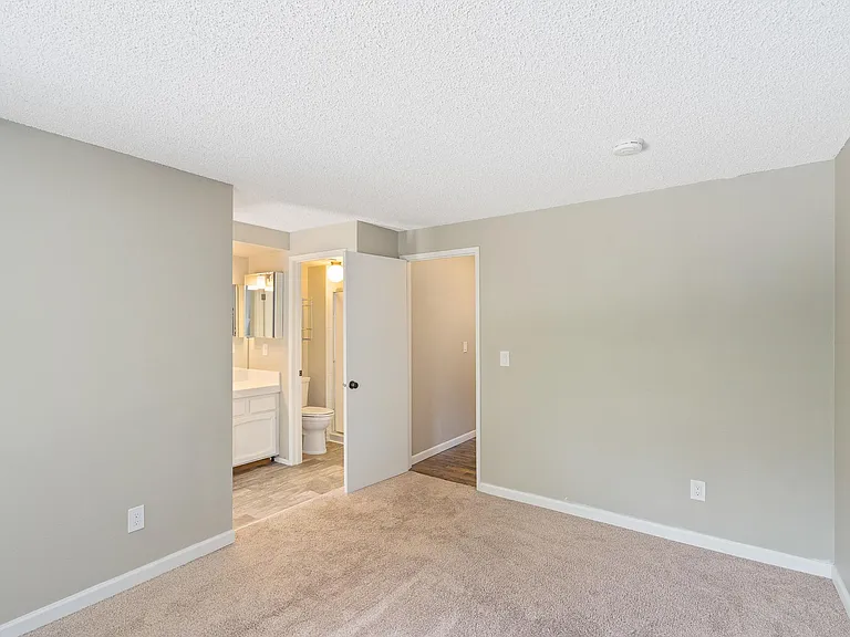 2133 SW Marigold St — Photo 18