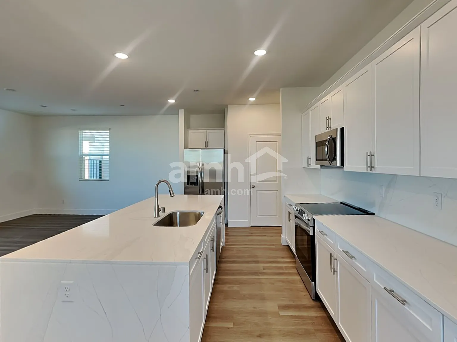 3 bed, 2.5 bath, 2040 sqft, $2,545 — Photo 4
