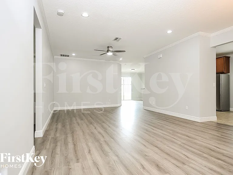 1107 Lauren Manor Loop — Photo 3