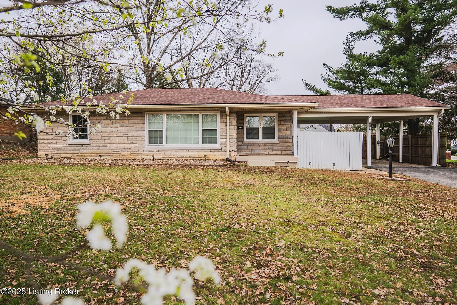 1604 Iroquois Pkwy photo 1